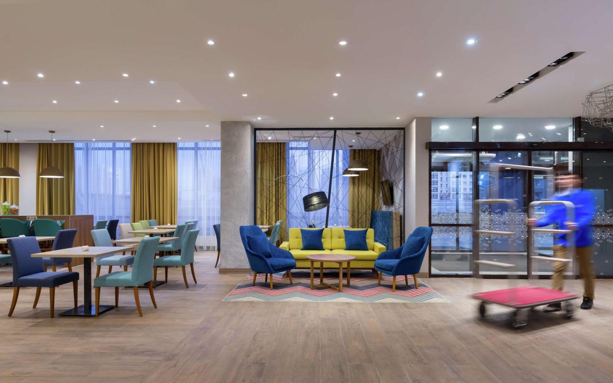 Hampton By Hilton Triumphal Arch Hotel