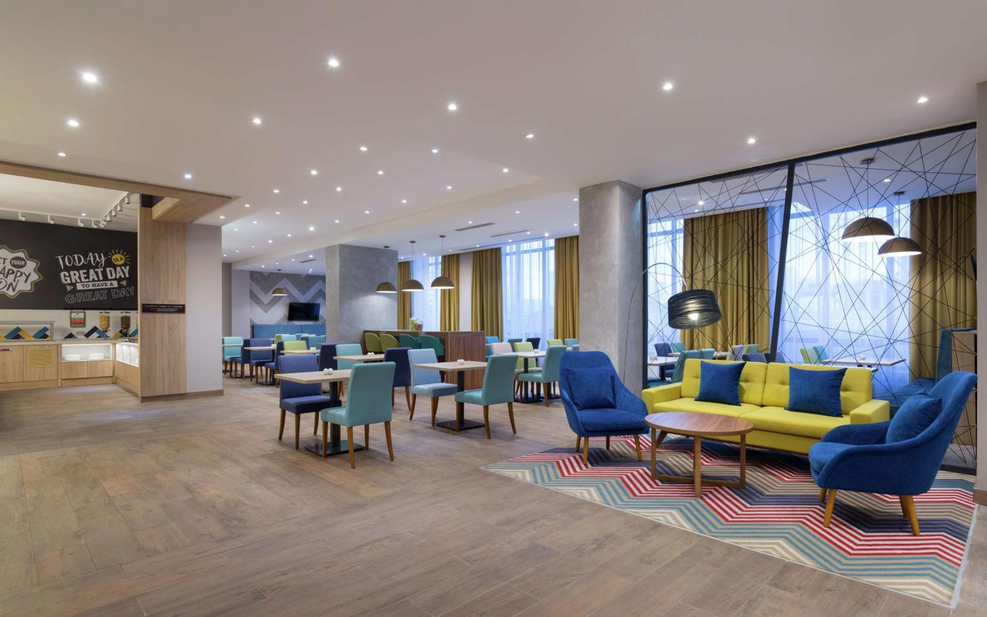 Отель Hampton By Hilton Triumphal Arch