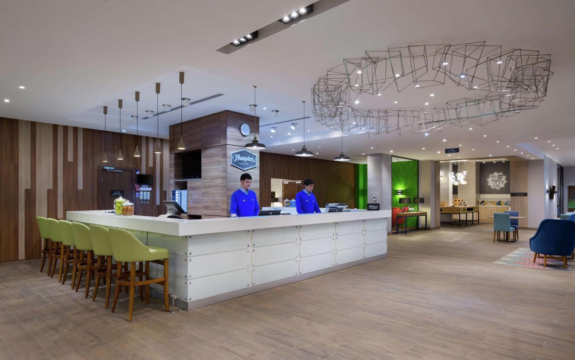 Hampton By Hilton Triumphal Arch 3*